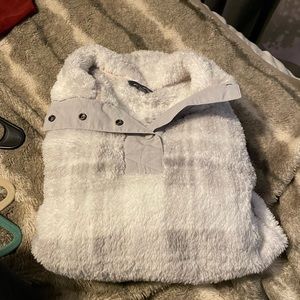 Women’s fuzzy Eddie Bauer quarter zip